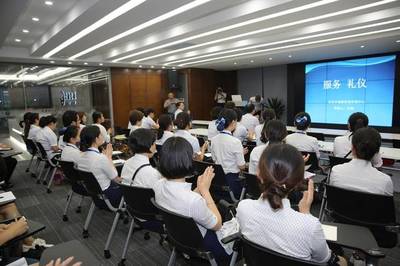 关注服务礼仪，提升服务质量 —— 西安市旅游信息咨询中心开展全员服务礼仪培训